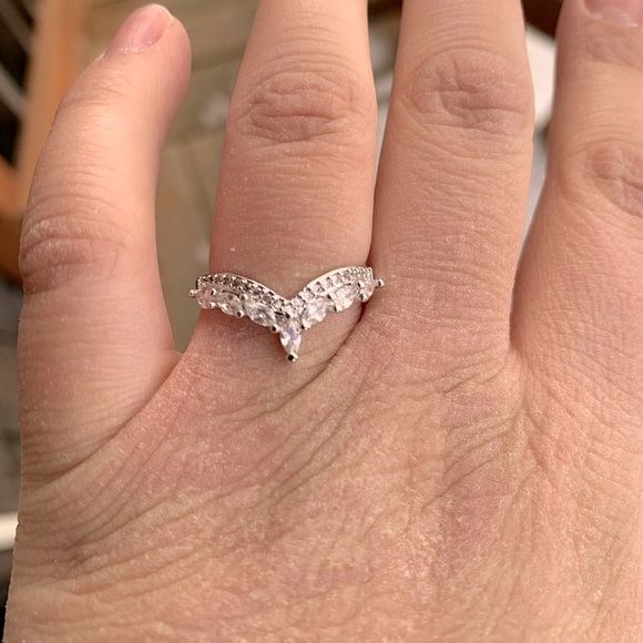 STERLING SILVER V WRAP RING - Picture 5 of 10